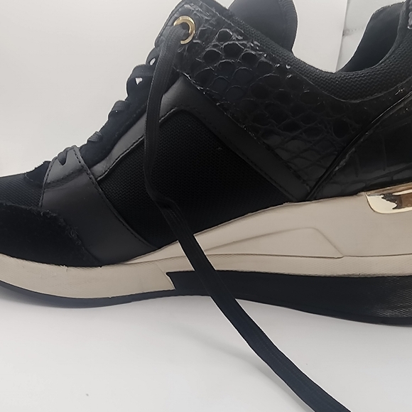 Michael Kors Wedge Sneakers Back And Gold Size 8.5. - Picture 8 of 9
